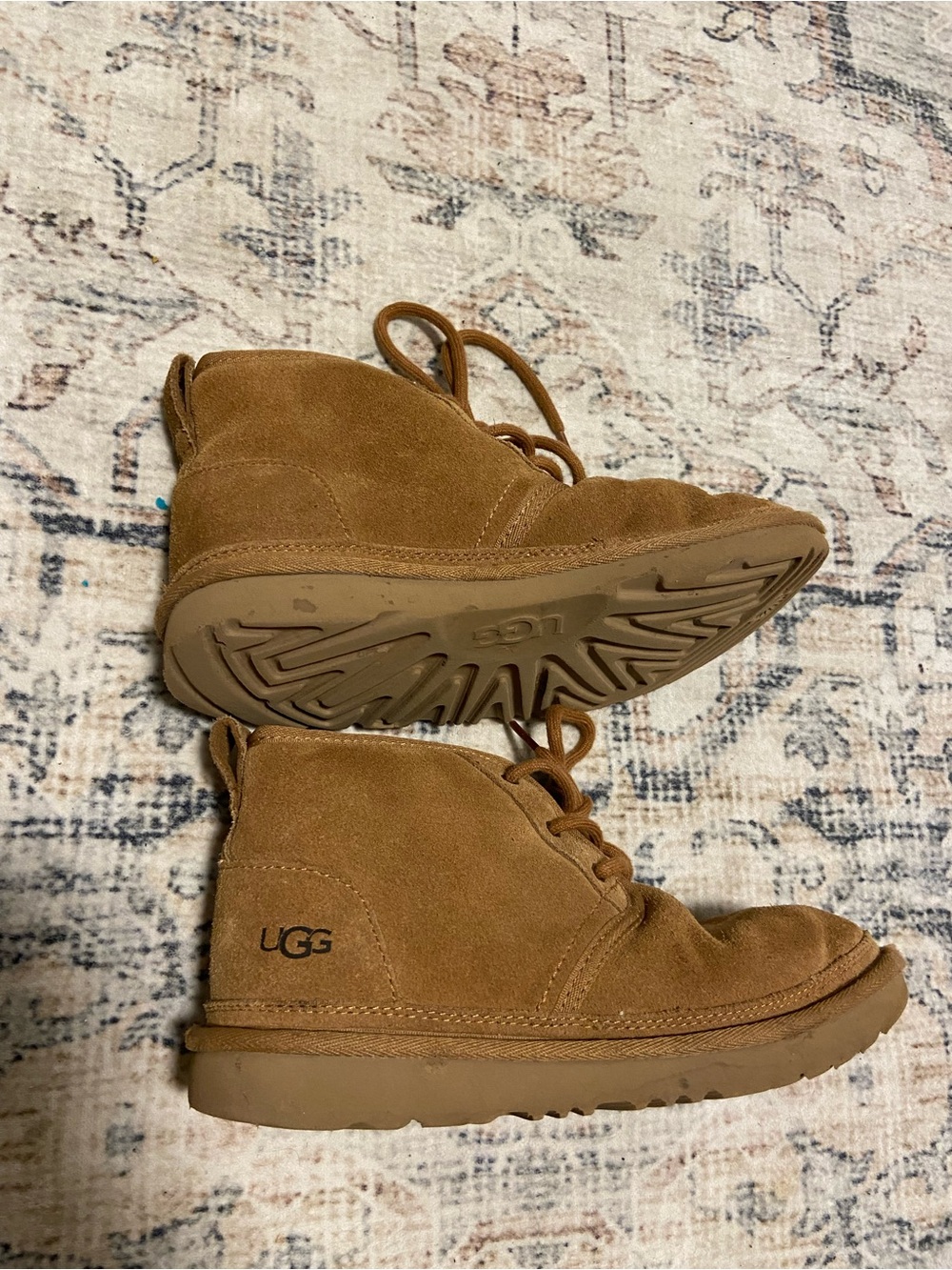 UGG Kids Chestnut Lace-Up Suede Ankle Boots
